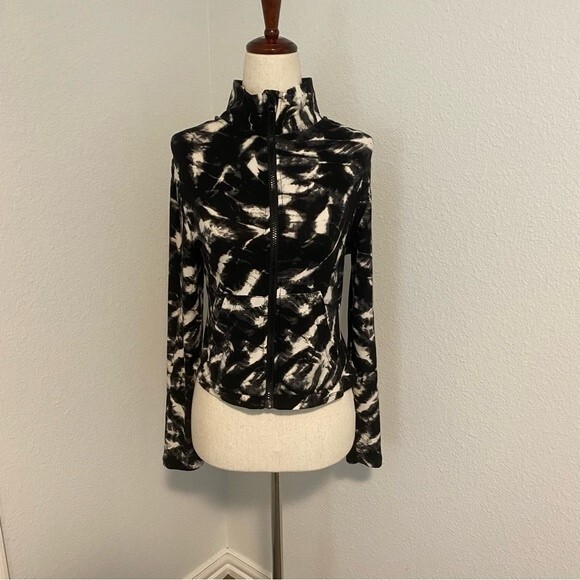 NWOT Cropped Black White Zip Front Hoodie Style Jacket Two Pocket Ultra Soft S - Picture 3 of 10